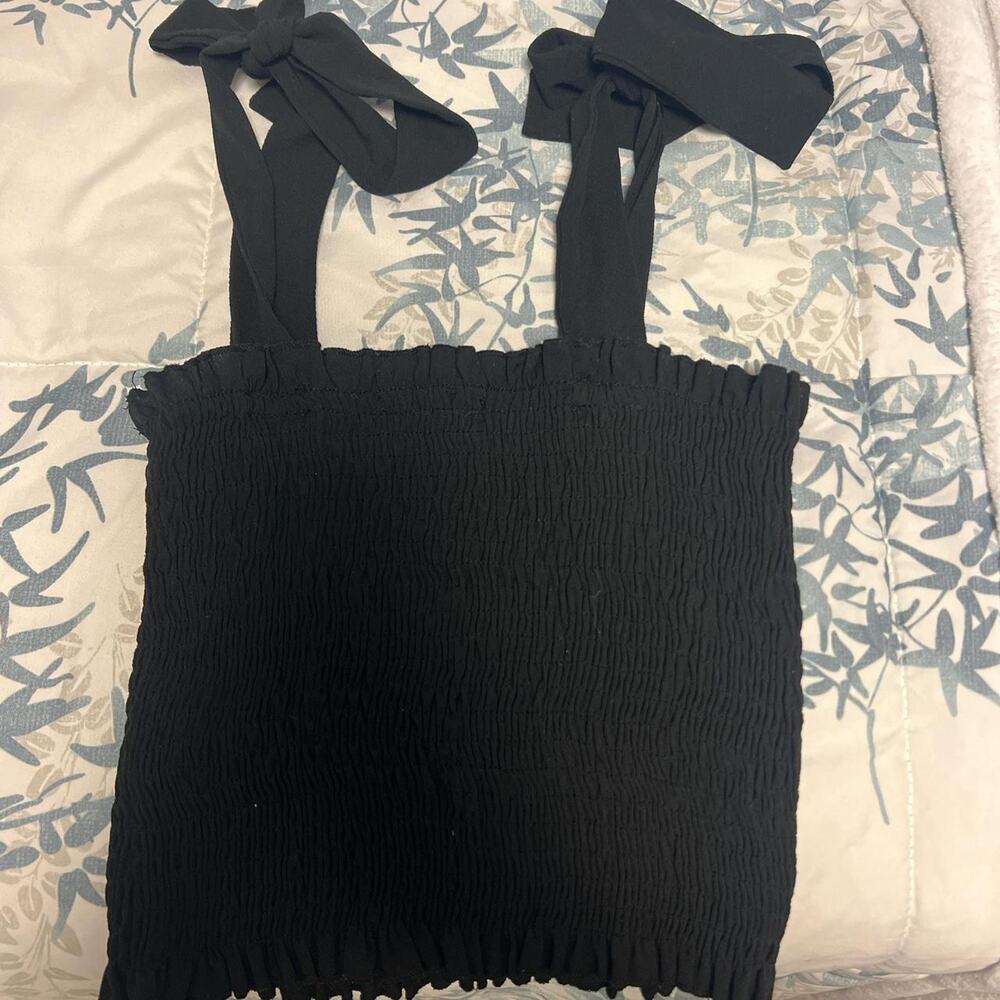 M fits like an xs black tank top with ties!